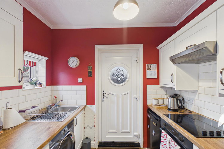 Kitchen - Picture 7 of 26