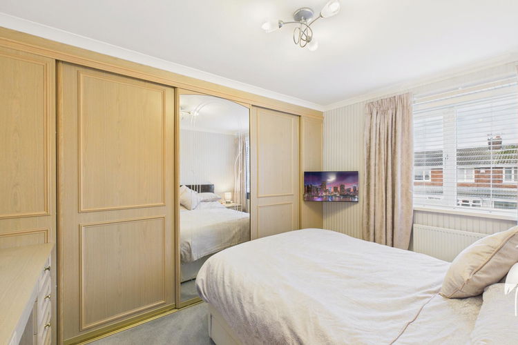 Bedroom 1 - Picture 14 of 25