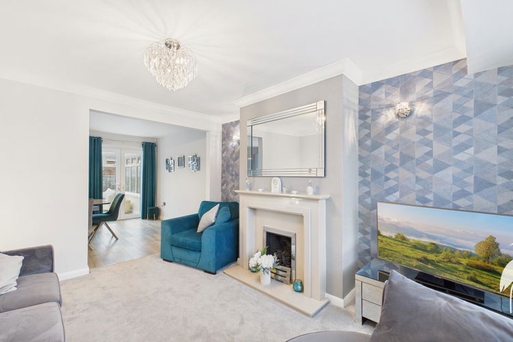 Lounge - Picture 3 of 25