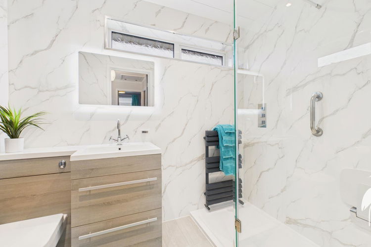 Shower Room - Picture 21 of 25