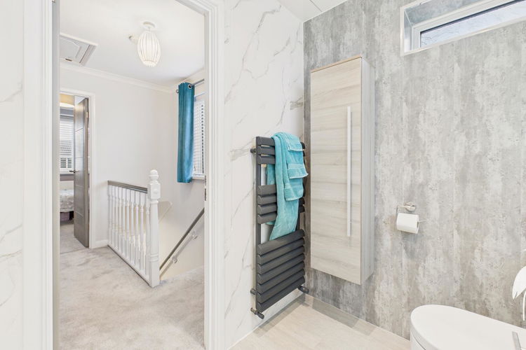 Shower Room - Picture 23 of 25