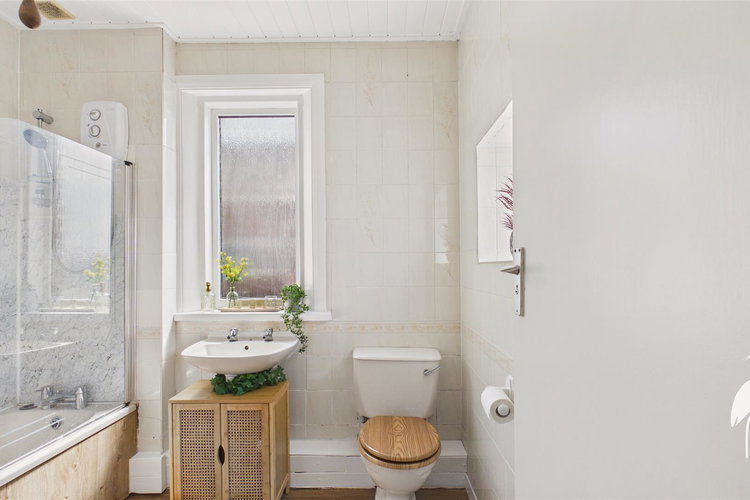 Bathroom - Picture 11 of 22