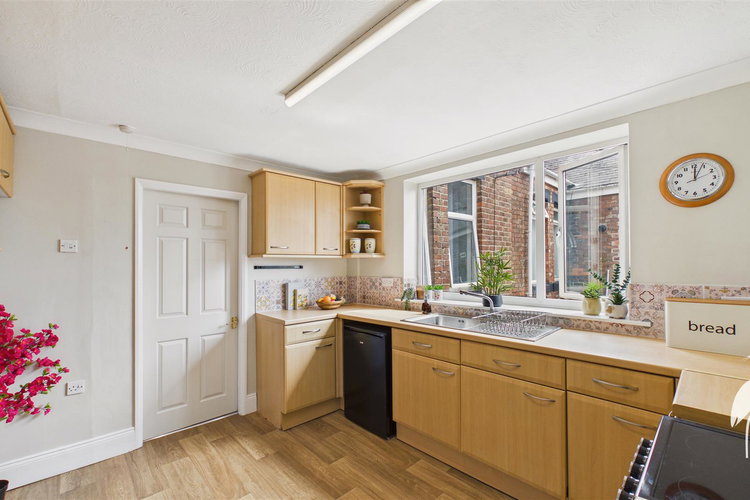 Kitchen - Picture 7 of 22