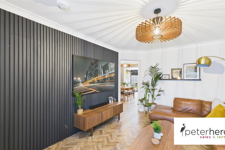 Lounge - Picture 3 of 26