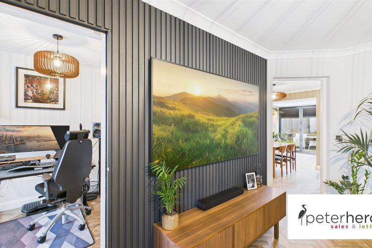 Lounge - Picture 4 of 26