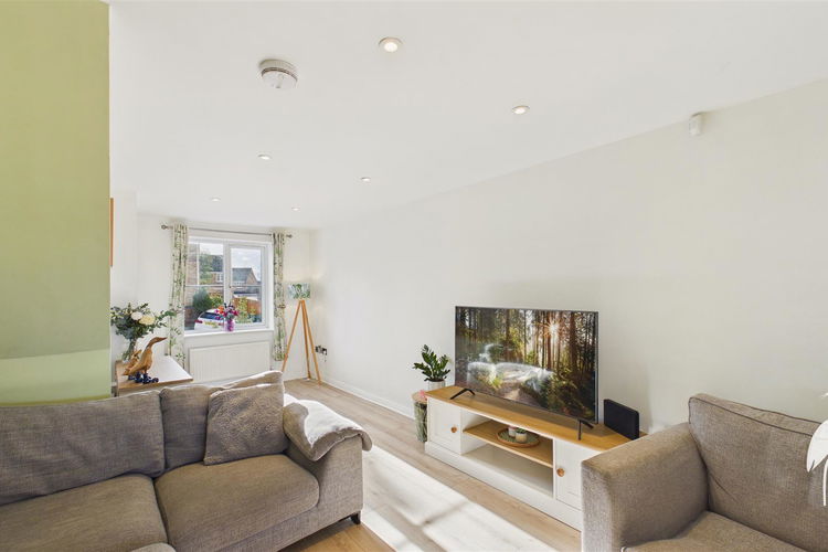 Lounge - Picture 2 of 27