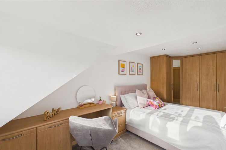 Bedroom 1 - Picture 16 of 27