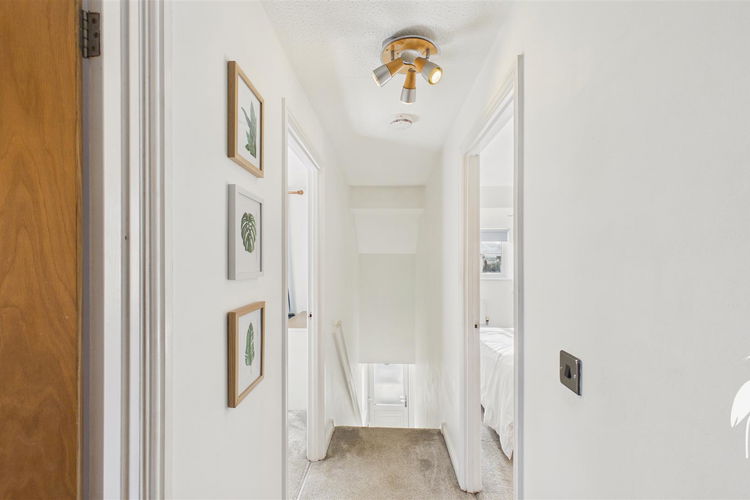 First Floor Landing - Picture 22 of 27