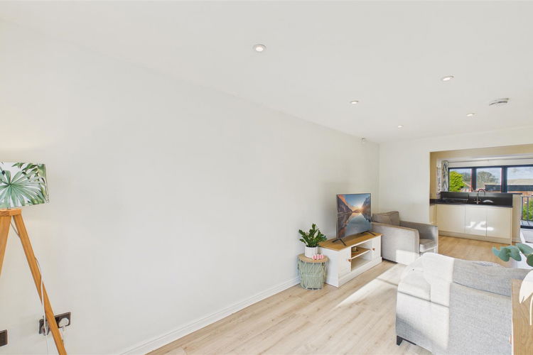 Lounge - Picture 5 of 27