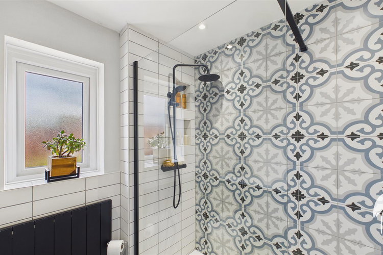 En Suite Shower Room - Picture 31 of 52