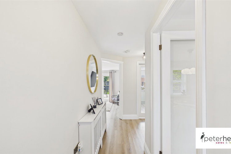 Entrance Hall - Picture 12 of 29