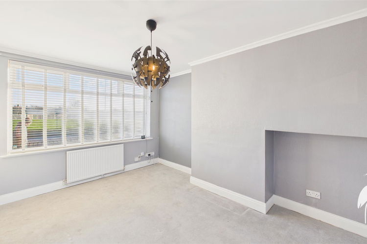 Lounge - Picture 2 of 21