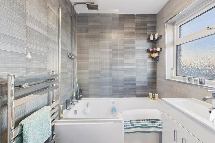 Bathroom - Picture 18 of 21