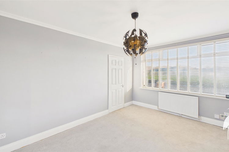 Lounge - Picture 3 of 21