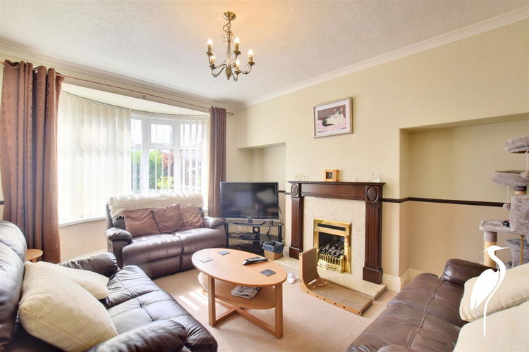 Lounge - Picture 2 of 26