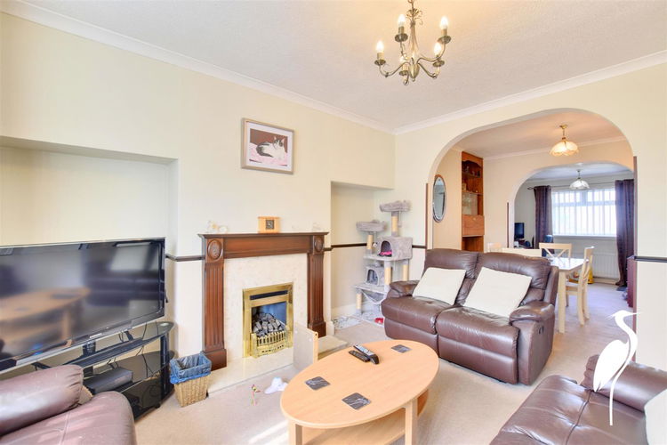 Lounge - Picture 3 of 26