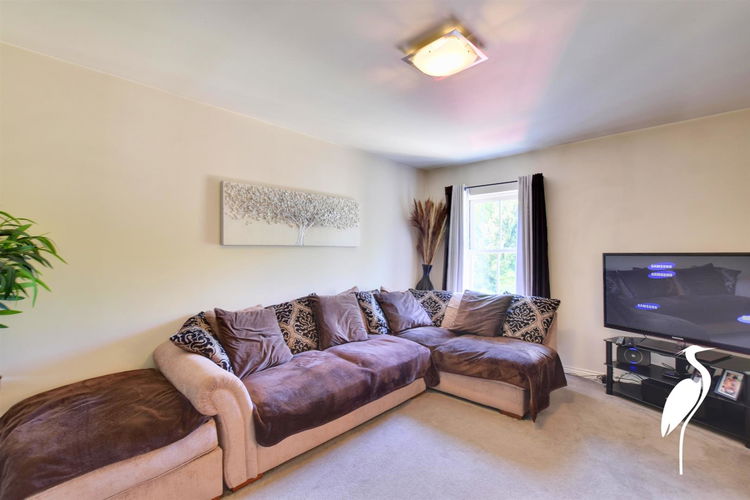 Lounge - Picture 2 of 19