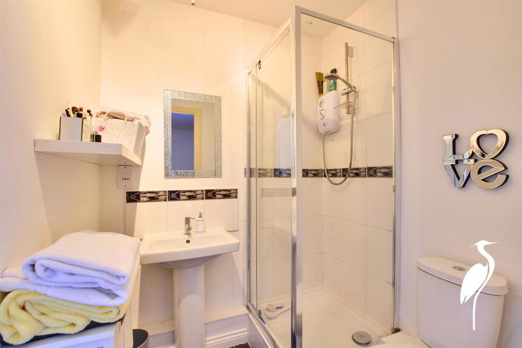 En-Suite Shower Room - Picture 10 of 19