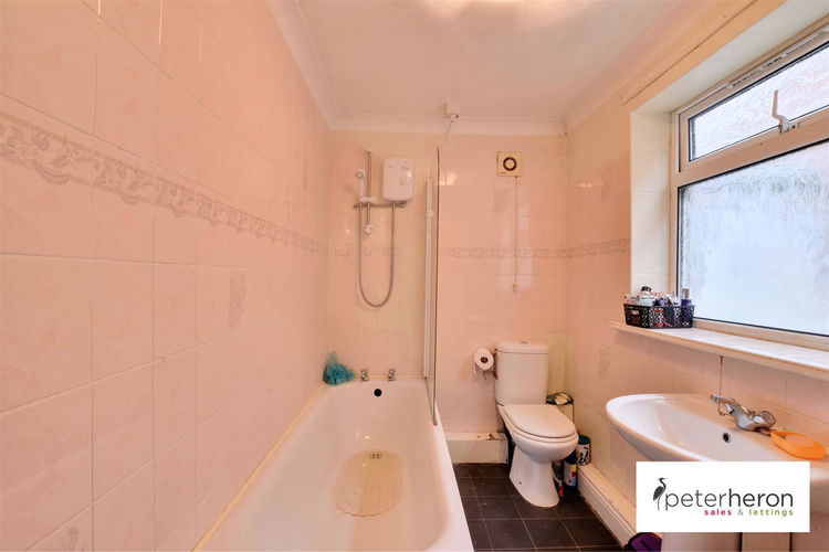 Bathroom - Picture 9 of 10