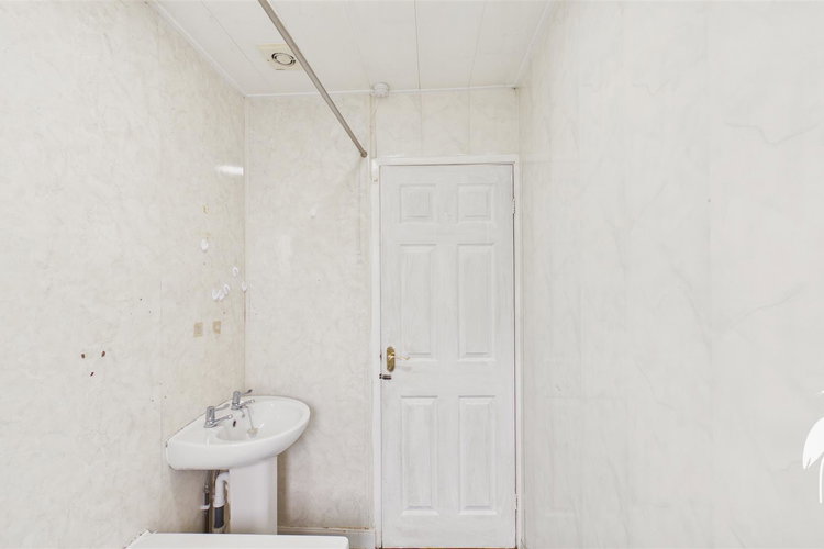 Bathroom - Picture 15 of 18