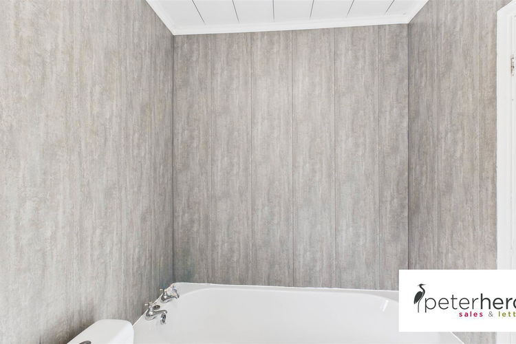 Bathroom - Picture 15 of 20