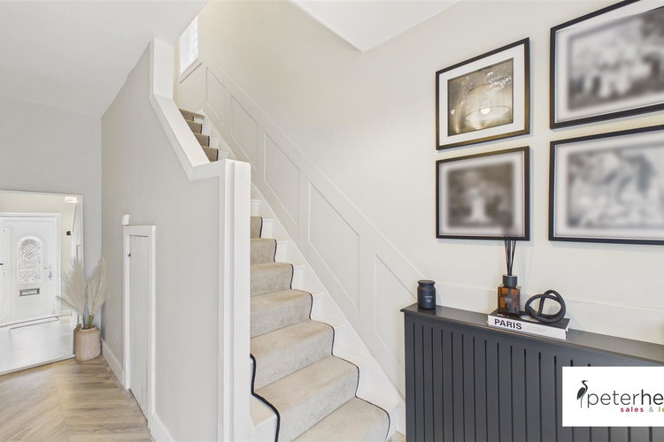 Entrance Hall - Picture 2 of 36