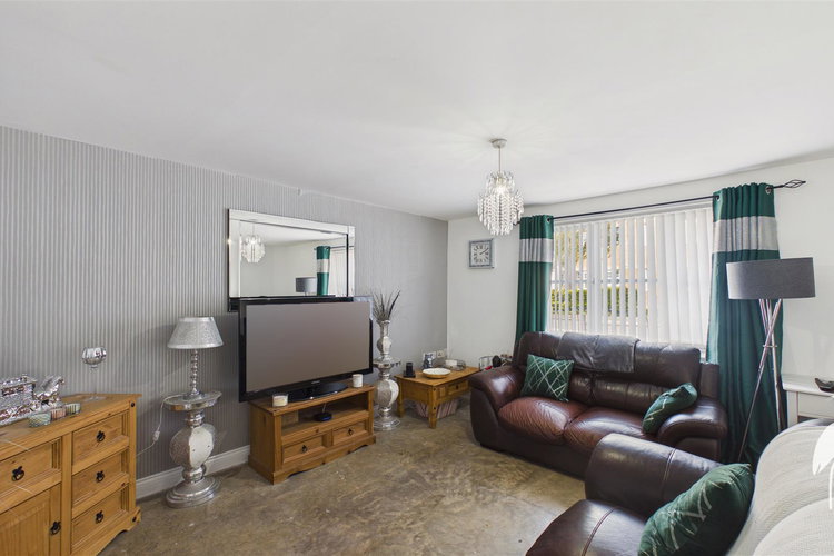 Lounge - Picture 2 of 11