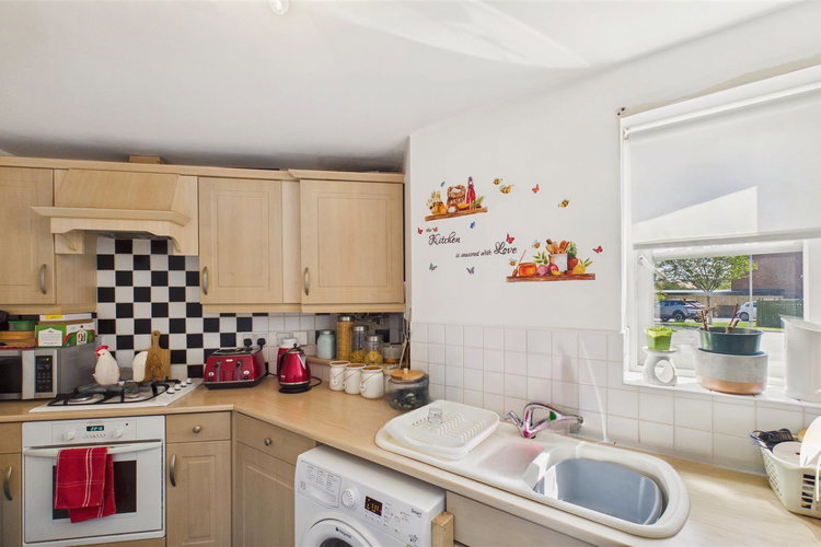Kitchen - Picture 4 of 11