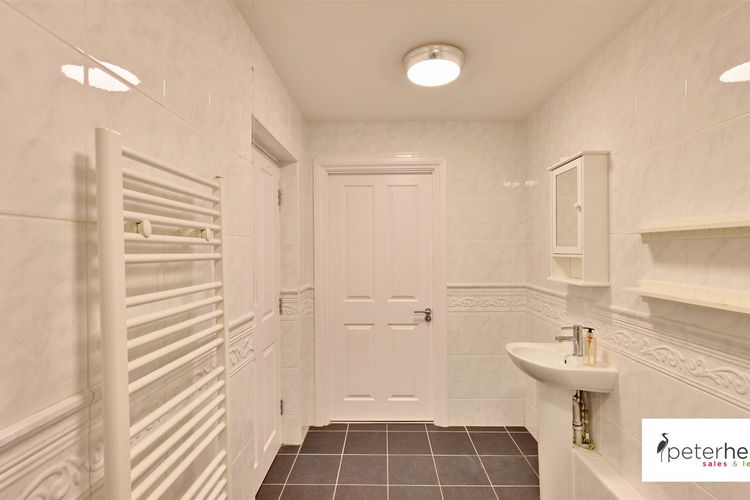 Jack & Jill Bathroom - Picture 14 of 21