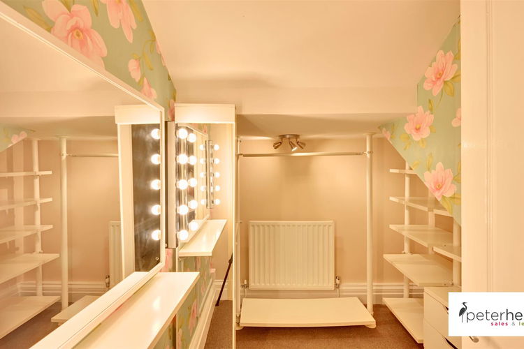 Dressing Room/Walk in Wardrobe - Picture 17 of 21