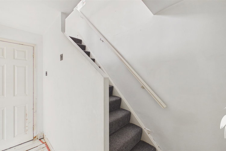 Stairs to loft room - Picture 16 of 20
