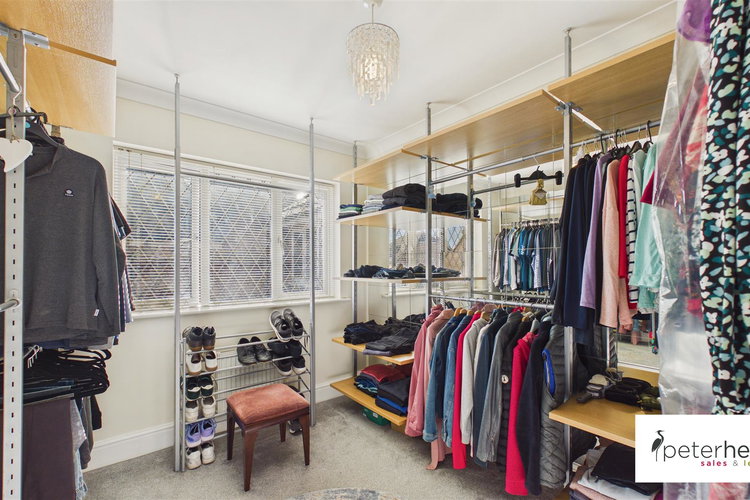Dressing Room - Picture 36 of 64