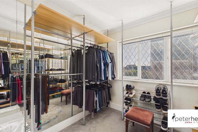 Dressing Room - Picture 37 of 64