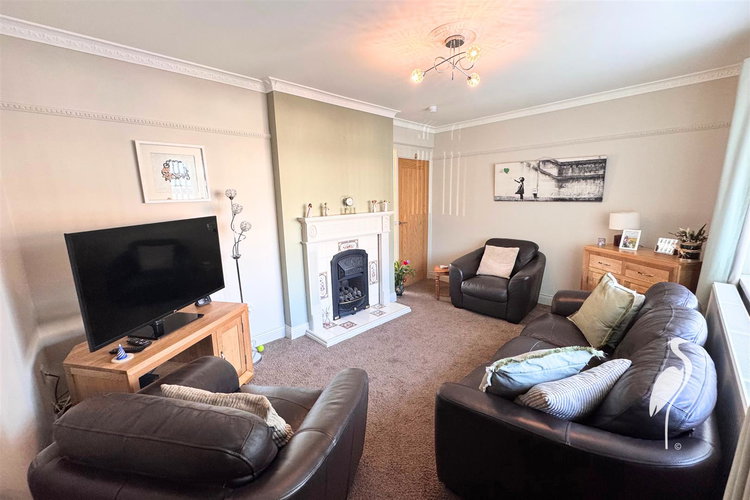 Lounge - Picture 2 of 22