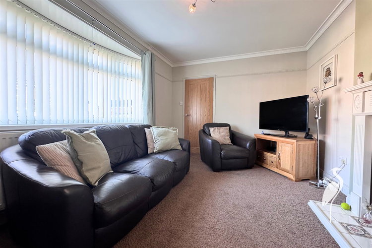 Lounge - Picture 4 of 22