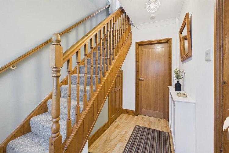 Entrance Hall - Picture 11 of 22