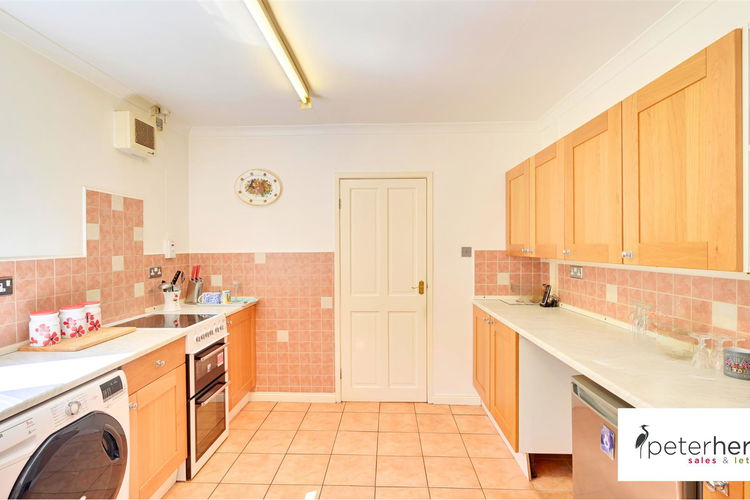 Kitchen - Picture 7 of 19