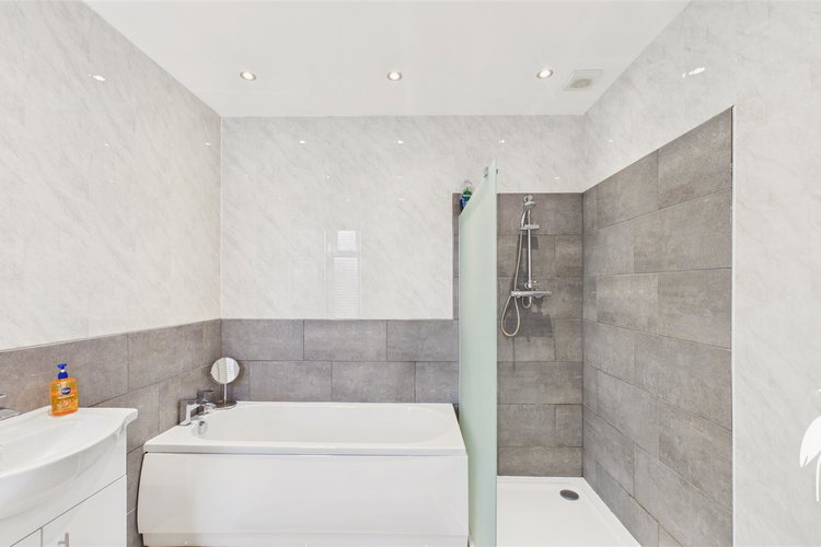 Bathroom - Picture 17 of 21