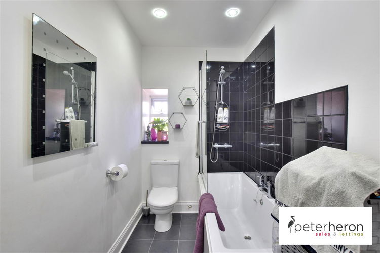 Bathroom - Picture 28 of 37