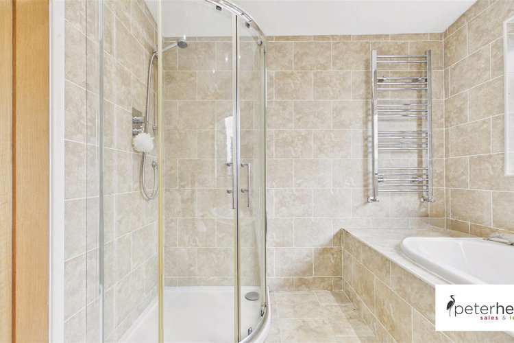 Family bathroom - Picture 38 of 47