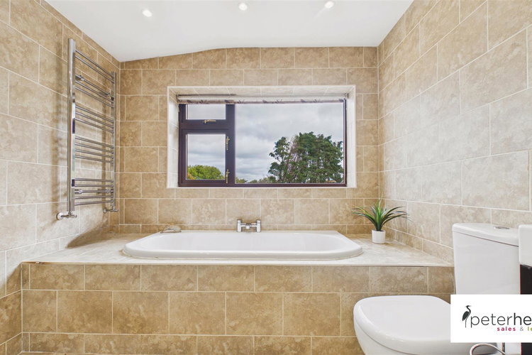 Family bathroom - Picture 39 of 47