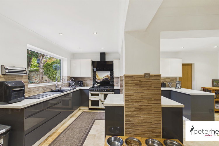 Kitchen & Dining Space - Picture 10 of 47