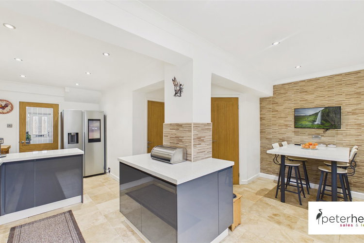 Kitchen & Dining Space - Picture 11 of 47