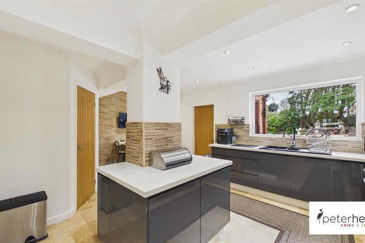 Kitchen & Dining Space - Picture 13 of 47