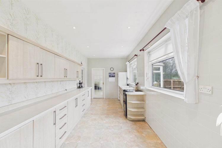 Breakfasting Kitchen - Picture 14 of 40