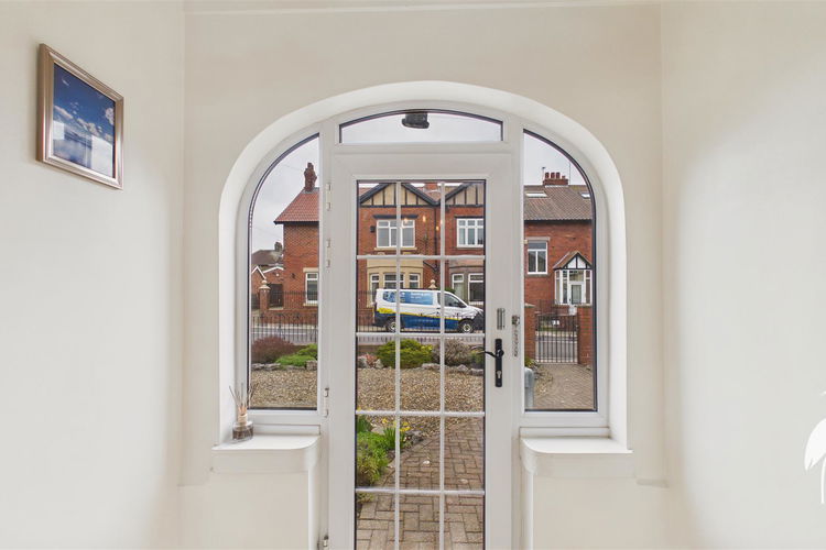 Entrance Vestibule - Picture 18 of 40