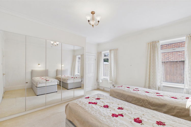 Bedroom 1 - Picture 22 of 40