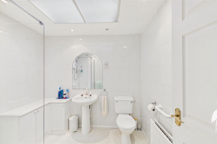 Shower Room - Picture 28 of 40