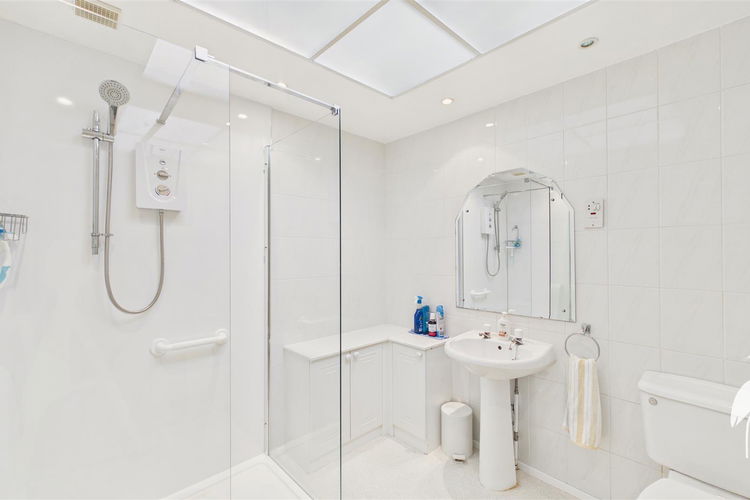 Shower Room - Picture 29 of 40