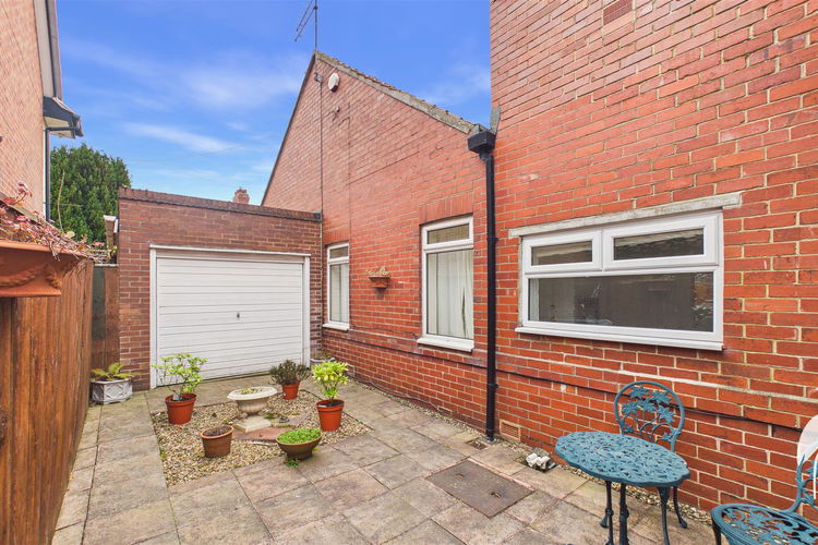 Garage - Picture 38 of 40